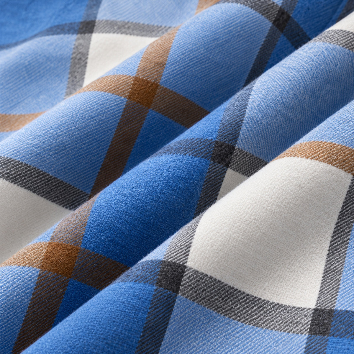 Men's fashionable blue and white checkered long-sleeved shirt